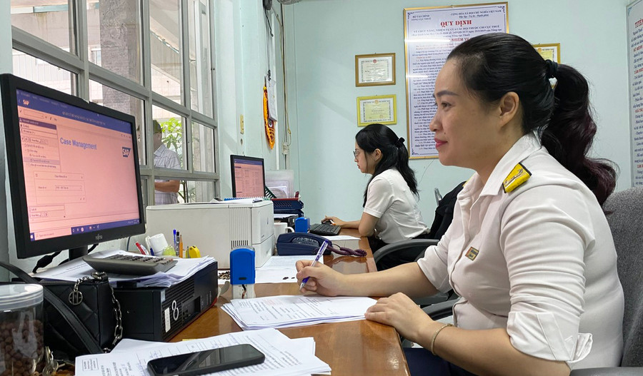 Chi cục Thuế TP. Pleiku tiếp tục rà soát nguồn thu nhằm khai thác, thu nộp vào ngân sách nhà nước. Ảnh: S.C