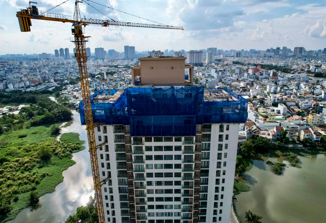 Trong thông báo gửi khách hàng, Công ty CP Tiến Phát Sanyo Homes cho rằng: "Vì vướng các thủ tục pháp lý tại các cơ quan có thẩm quyền, đến thời điểm hiện tại chúng tôi vẫn đang hoàn thiện các thủ tục pháp lý để Tiến Phát Sanyo Homes trở thành chủ đầu tư thật sự của dự án. Do đó, CP Xây dựng và Thương mại Đất Phương Nam, trên mặt giấy tờ pháp lý vẫn đang là chủ đầu tư của dự án này".