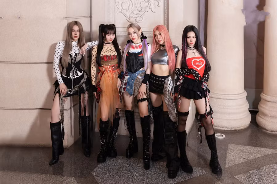 Các thành viên của LUNAS vấp chỉ trích từ khán giả vì giọng hát.