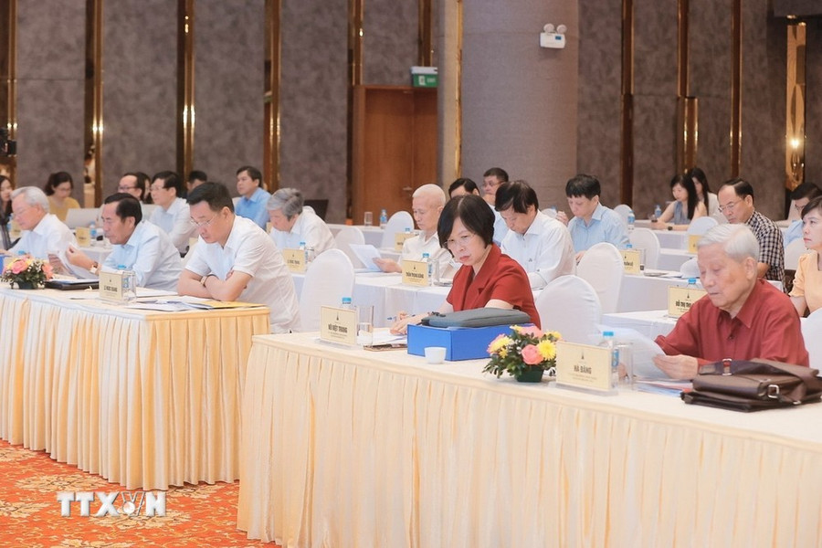 Thành viên Hội đồng chung khảo Giải báo chí quốc gia lần thứ XVIII tham dự. (Ảnh: Minh Quyết/TTXVN) Thành viên Hội đồng chung khảo Giải báo chí quốc gia lần thứ XVIII tham dự. (Ảnh: Minh Quyết/TTXVN)