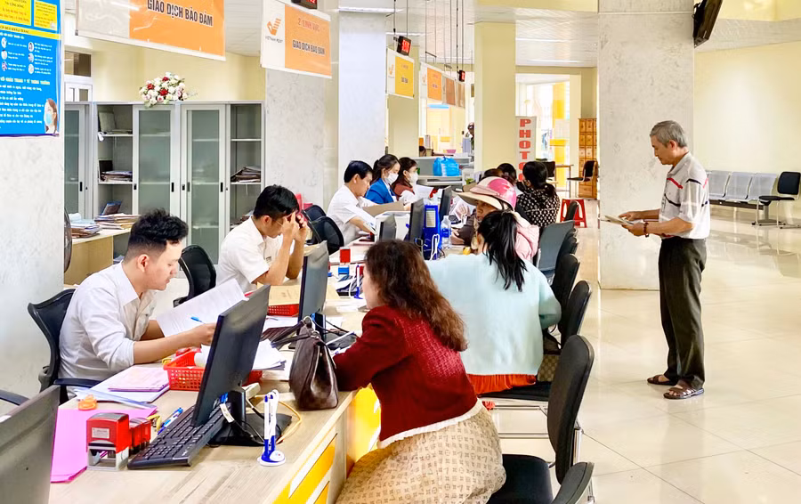 Chỉ cần có căn cước công dân, kê khai địa chỉ trụ sở, ngành nghề, vốn là có thể được cấp giấy chứng nhận đăng ký DN và được trả kết quả qua dịch vụ bưu chính công ích. Ảnh: Hà Duy