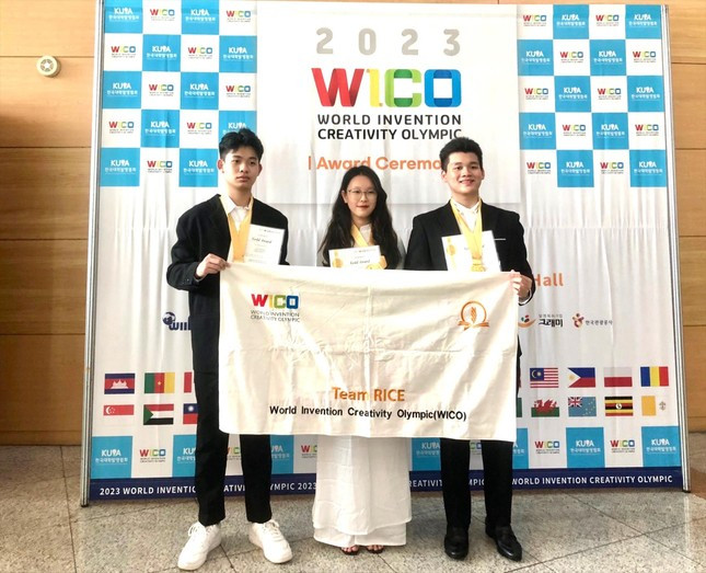 Mạc Lương Hà Anh cùng bạn học xuất sắc giành Huy chương Vàng và Giải đặc biệt kì thi Olympic phát minh và sáng chế thế giới, được tổ chức tại Hàn Quốc Mạc Lương Hà Anh cùng bạn học xuất sắc giành Huy chương Vàng và Giải đặc biệt kì thi Olympic phát minh và sáng chế thế giới, được tổ chức tại Hàn Quốc