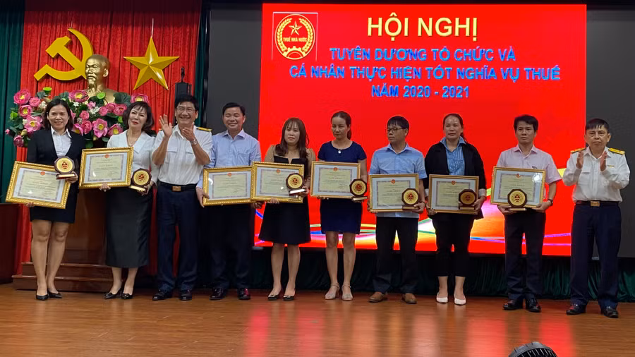 Ngành Thuế tỉnh luôn đồng hành hỗ trợ và tuyên dương kịp thời người nộp thuế thực hiện tốt nghĩa vụ với ngân sách Nhà nước. Ảnh: Sơn Ca