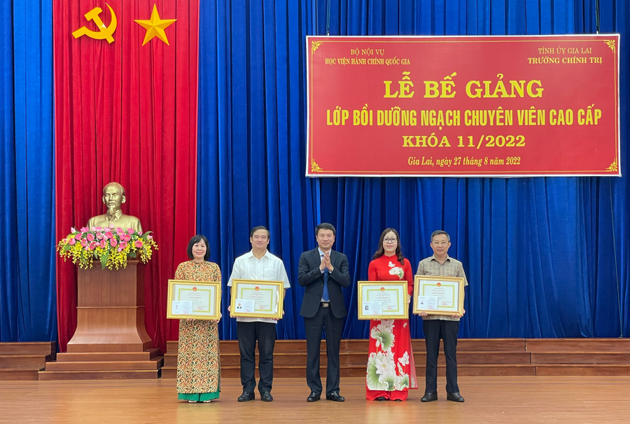 Những năm qua, tỉnh luôn quan tâm nâng cao chất lượng đội ngũ trí thức. Ảnh: Phương Duyên Những năm qua, tỉnh luôn quan tâm nâng cao chất lượng đội ngũ trí thức. Ảnh: Phương Duyên