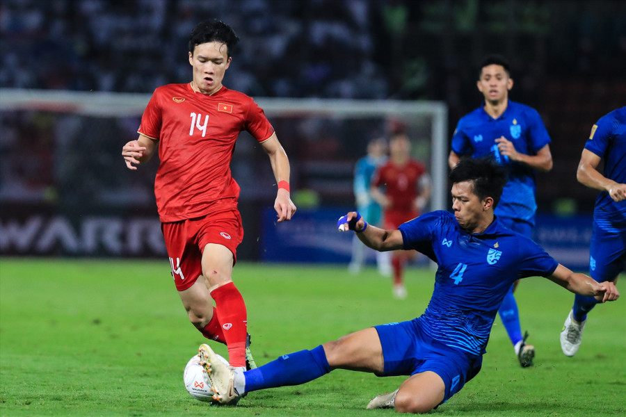 Ngoài Hoàng Đức, tuyến giữa của tuyển Việt Nam chơi không tốt. Ảnh: Minh Dân Ngoài Hoàng Đức, tuyến giữa của tuyển Việt Nam chơi không tốt. Ảnh: Minh Dân