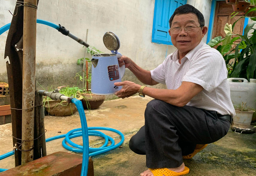 Người dân TP. Pleiku sử dụng nước sạch từ công trình cấp nước tập trung. Ảnh: Nhật Hào Người dân TP. Pleiku sử dụng nước sạch từ công trình cấp nước tập trung. Ảnh: Nhật Hào
