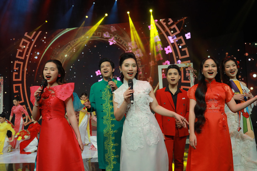 “Nồng nàn vị Tết” là chương trình nghệ thuật đặc biệt chào đón năm mới 2023. Ảnh: Nhà sản xuất cung cấp “Nồng nàn vị Tết” là chương trình nghệ thuật đặc biệt chào đón năm mới 2023. Ảnh: Nhà sản xuất cung cấp