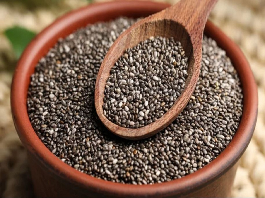 Hạt chia có thể giảm huyết áp và lượng cholesterol trong máu, nhờ đó giảm nguy cơ mắc bệnh tim mạch. Ảnh: Shutterstock Hạt chia có thể giảm huyết áp và lượng cholesterol trong máu, nhờ đó giảm nguy cơ mắc bệnh tim mạch. Ảnh: Shutterstock