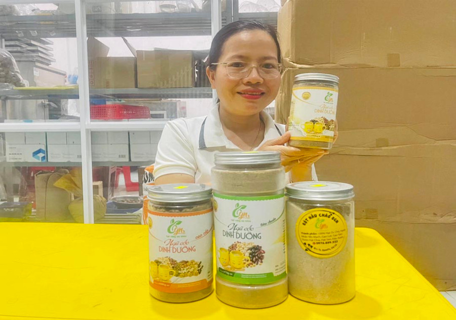 Sản phẩm của Cơ sở sản xuất bột ngũ cốc dinh dưỡng OGN được người tiêu dùng ưa chuộng. Ảnh: Vũ Chi Sản phẩm của Cơ sở sản xuất bột ngũ cốc dinh dưỡng OGN được người tiêu dùng ưa chuộng. Ảnh: Vũ Chi