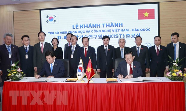 Chủ tịch Quốc hội Vương Đình Huệ và Chủ tịch Quốc hội Hàn Quốc Kim Jin-pyo viết lưu bút. Ảnh: Doãn Tấn/TTXVN Chủ tịch Quốc hội Vương Đình Huệ và Chủ tịch Quốc hội Hàn Quốc Kim Jin-pyo viết lưu bút. Ảnh: Doãn Tấn/TTXVN