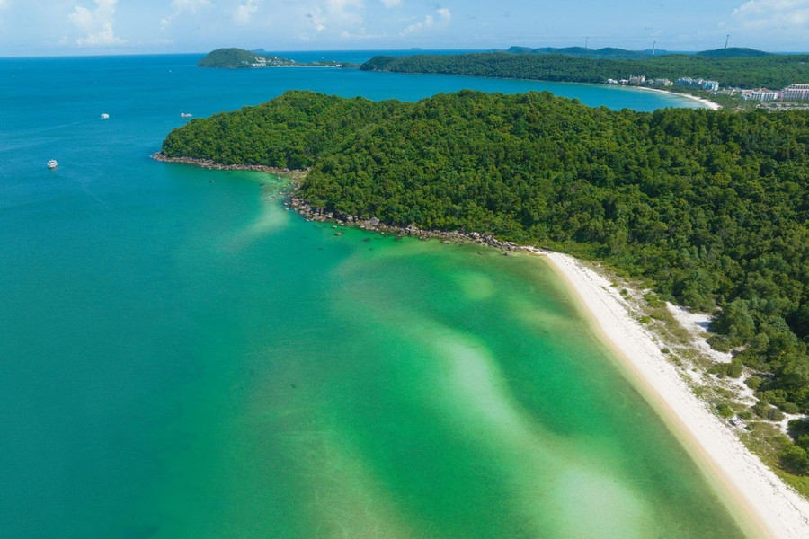 Bãi Sao - bãi biển đẹp tuyệt mỹ của đảo Ngọc. Ảnh: Ánh Dương Bãi Sao - bãi biển đẹp tuyệt mỹ của đảo Ngọc. Ảnh: Ánh Dương