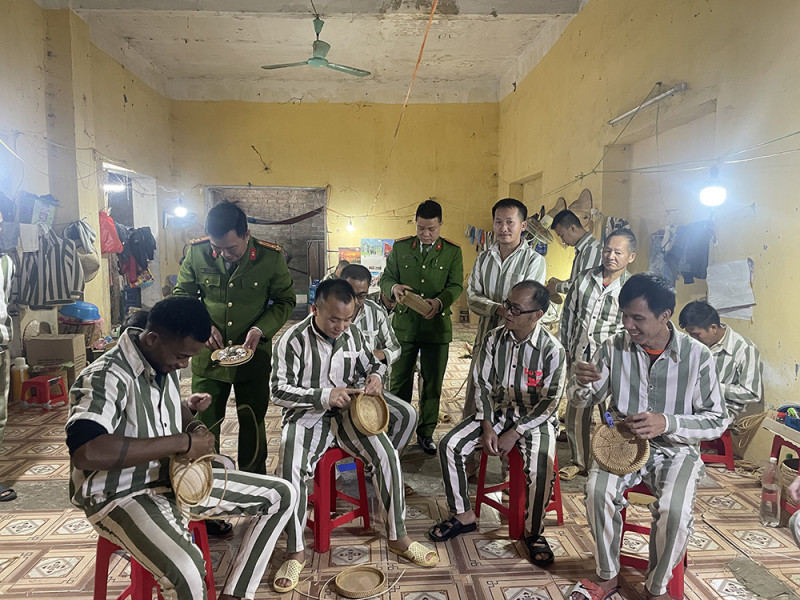 Các phạm nhân người nước ngoài lao động cải tạo