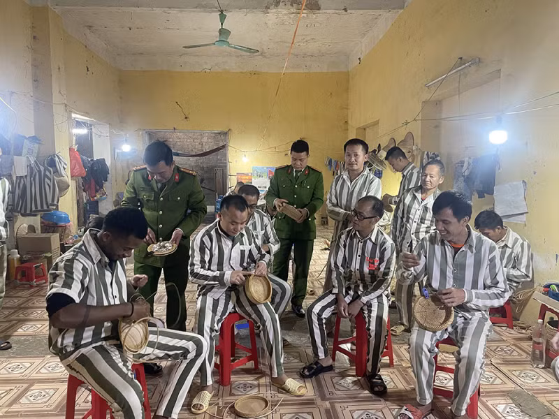 Các phạm nhân người nước ngoài lao động cải tạo Các phạm nhân người nước ngoài lao động cải tạo