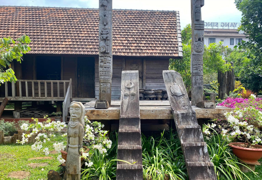 Nhà dài - một trong những kiến trúc văn hóa đặc biệt của người Ê Đê ở Tây Nguyên. Ảnh: Phan Anh