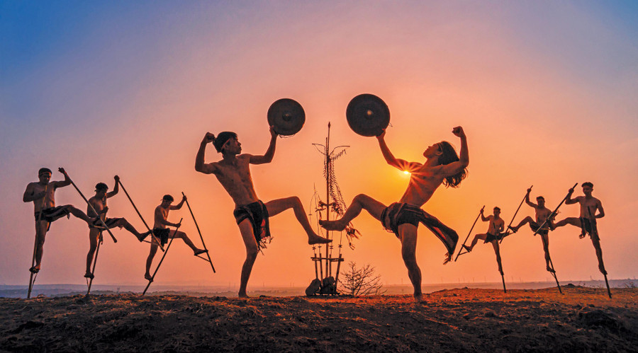 Điệu nhảy hùng thiêng. Ảnh: Huyền Tỷ