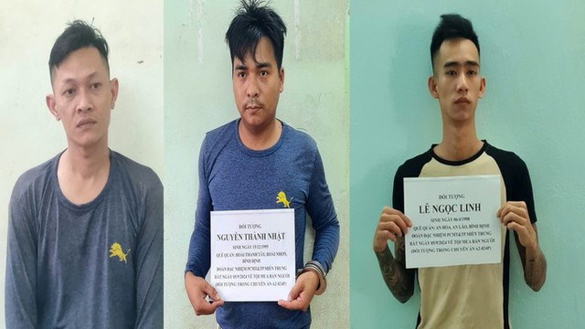 Các đối tượng bị bắt về tội mua, bán người dưới 16 tuổi. Ảnh: TRÚC HÀ Các đối tượng bị bắt về tội mua, bán người dưới 16 tuổi. Ảnh: TRÚC HÀ