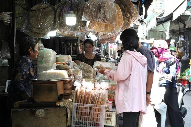 Bà Sáu đã bán ở chợ Bà Hoa hơn 40 năm Bà Sáu đã bán ở chợ Bà Hoa hơn 40 năm