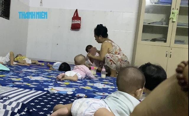 Mỗi ngày, bé Nghĩa đều bị bà Tuyền nhéo lỗ tai, bạo hành tàn nhẫn Mỗi ngày, bé Nghĩa đều bị bà Tuyền nhéo lỗ tai, bạo hành tàn nhẫn