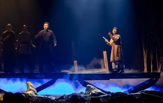 Phần kết hợp giữa NSND Hữu Quốc với ca sĩ Bằng Kiều khiến nhiều khán giả xúc động