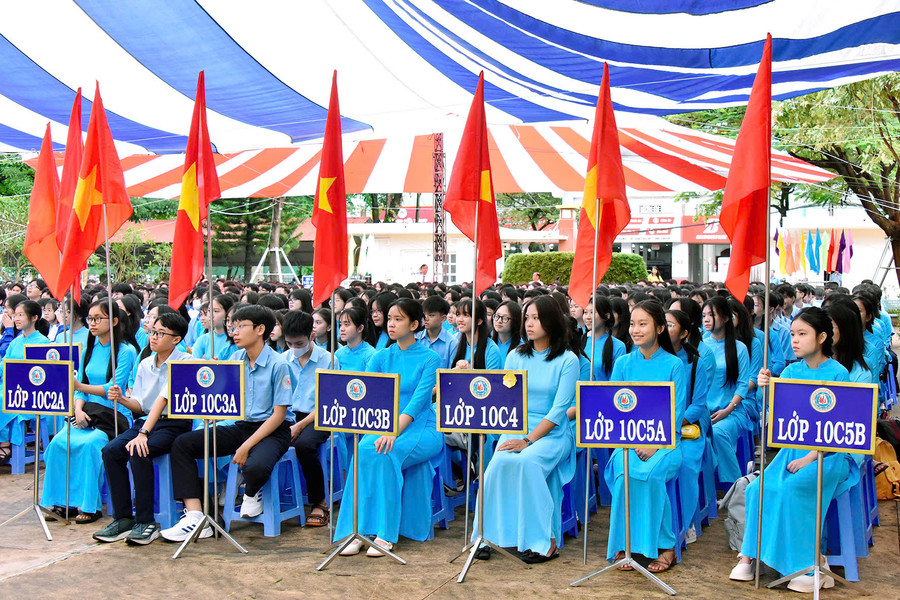 Học sinh khối lớp 10 Trường THPT Chuyên Hùng Vương trong ngày tựu trường năm học 2024-2025. Ảnh: Đ.T Học sinh khối lớp 10 Trường THPT Chuyên Hùng Vương trong ngày tựu trường năm học 2024-2025. Ảnh: Đ.T