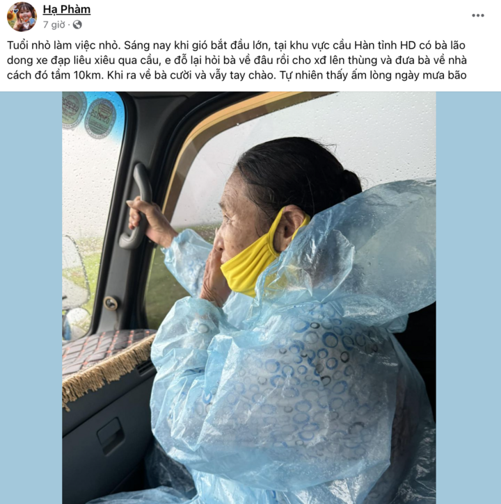 Câu chuyện ấm lòng tại Hải Dương, tài xế cho bà lão bán hàng rong đi nhờ xe qua cầu để tránh gió lớn. (Ảnh: Hạ Phàm) Câu chuyện ấm lòng tại Hải Dương, tài xế cho bà lão bán hàng rong đi nhờ xe qua cầu để tránh gió lớn. (Ảnh: Hạ Phàm)