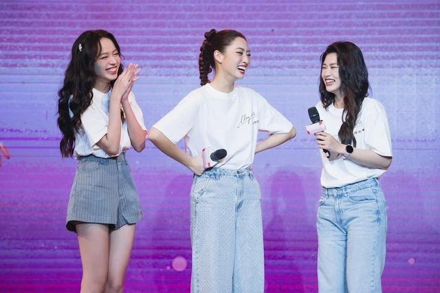 Hoa hậu Lương Thùy Linh, Thanh Thủy và Thiên Ân tung hứng ăn ý trong buổi giao lưu