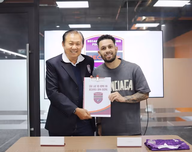 Tiền đạo người Brazil Wellington Nem