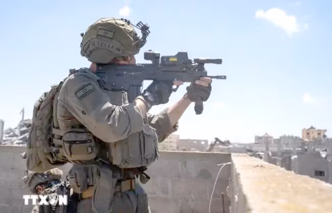 Binh sĩ Israel trong chiến dịch quân sự tại Dải Gaza ngày 18-5 (ảnh nguồn TTXVN).