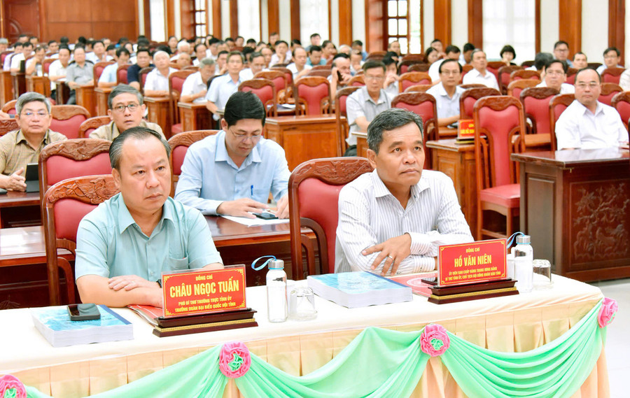 Tỉnh ủy Gia Lai tổ chức hội nghị, quán triệt 2 tác phẩm của cố Tổng Bí thư Nguyễn Phú Trọng cho cán bộ toàn tỉnh. Ảnh: Đ.T Tỉnh ủy Gia Lai tổ chức hội nghị, quán triệt 2 tác phẩm của cố Tổng Bí thư Nguyễn Phú Trọng cho cán bộ toàn tỉnh. Ảnh: Đ.T