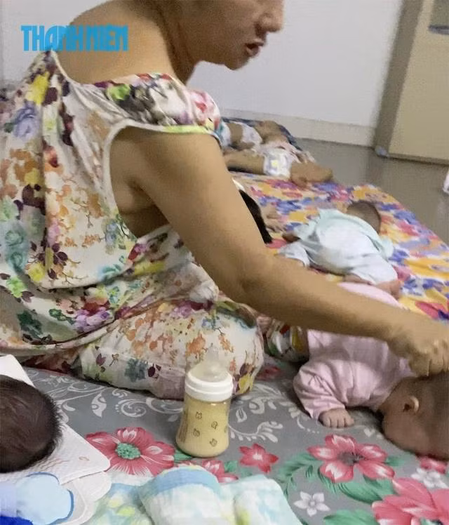 Bà Tuyền lật úp rồi tát, đấm mạnh vào gáy bé gái mới 4 tháng tuổi