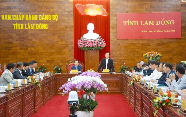 Đoàn công tác của Phó Thủ tướng Trần Hồng Hà làm việc với lãnh đạo tỉnh Lâm Đồng và Khánh Hòa cùng các nhà đầu tư dự án cao tốc. Đoàn công tác của Phó Thủ tướng Trần Hồng Hà làm việc với lãnh đạo tỉnh Lâm Đồng và Khánh Hòa cùng các nhà đầu tư dự án cao tốc.