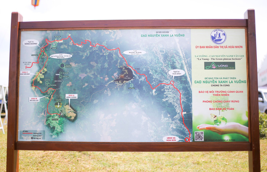 La Vuông có thảm thực vật và hệ sinh thái rừng đa dạng. Nét độc đáo ở đây là du khách có thể trải nghiệm 4 mùa xuân, hạ, thu, đông trong cùng một ngày. Ảnh: Trương Định.