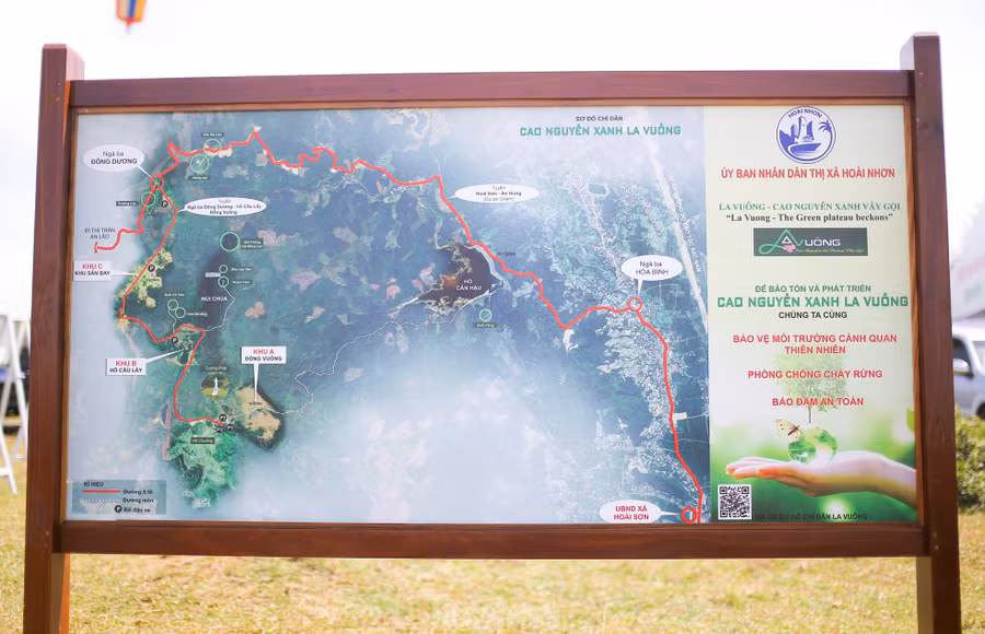 La Vuông có thảm thực vật và hệ sinh thái rừng đa dạng. Nét độc đáo ở đây là du khách có thể trải nghiệm 4 mùa xuân, hạ, thu, đông trong cùng một ngày. Ảnh: Trương Định.