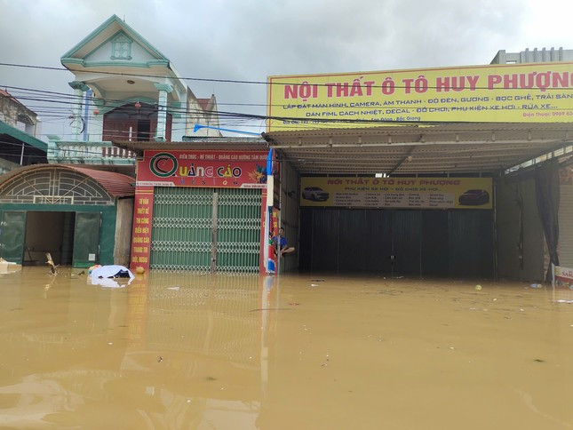 Theo lãnh đạo UBND tỉnh Bắc Giang, hiện chưa ghi nhận thiệt hại về người ở vùng ngập úng của huyện Sơn Động. Cuộc sống của người dân trong vùng bị ngập ở huyện Sơn Động cơ bản ổn định. Theo lãnh đạo UBND tỉnh Bắc Giang, hiện chưa ghi nhận thiệt hại về người ở vùng ngập úng của huyện Sơn Động. Cuộc sống của người dân trong vùng bị ngập ở huyện Sơn Động cơ bản ổn định.