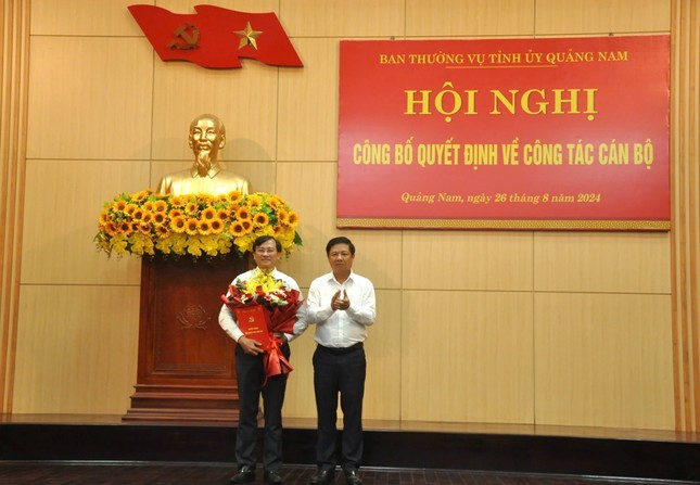 Trao quyết định điều động, bổ nhiệm ông Phan Văn Bình làm Phó Trưởng Ban Tổ chức Tỉnh ủy Quảng Nam. Trao quyết định điều động, bổ nhiệm ông Phan Văn Bình làm Phó Trưởng Ban Tổ chức Tỉnh ủy Quảng Nam.