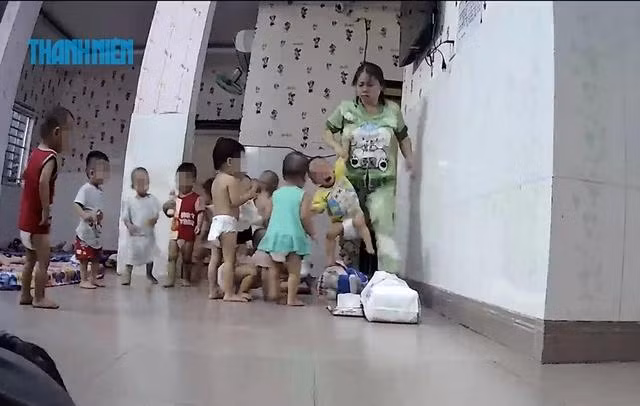 Thời điểm sáng sớm là lúc các bé bị hành hạ nhiều nhất