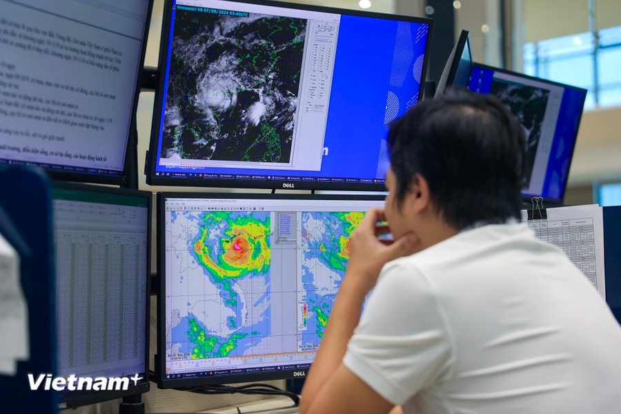 Không loại trừ khả năng sẽ có bão chồng bão trong thời gian tới, người dân không được chủ quan. (Ảnh: Hoài Nam/Vietnam+) Không loại trừ khả năng sẽ có bão chồng bão trong thời gian tới, người dân không được chủ quan. (Ảnh: Hoài Nam/Vietnam+)