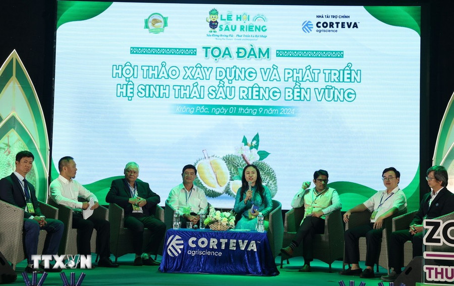 Tọa đàm và giải đáp thắc mắc cùng các diễn giả về giải pháp phát triển Hệ sinh thái sầu riêng bền vững. (Ảnh: Tuấn Anh/TTXVN) Tọa đàm và giải đáp thắc mắc cùng các diễn giả về giải pháp phát triển Hệ sinh thái sầu riêng bền vững. (Ảnh: Tuấn Anh/TTXVN)
