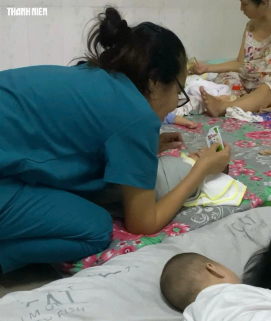 Bà Hương cho trẻ sơ sinh uống Siro Ho O.V vô tội vạ Bà Hương cho trẻ sơ sinh uống Siro Ho O.V vô tội vạ