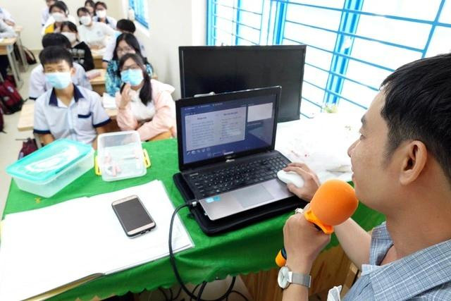 Ờ Chương trình GDPT 2018, từ lớp 6 đến lớp 12, các tác phẩm sắp xếp một cách tự do, không theo trật tự thời gian ra đời trước sau