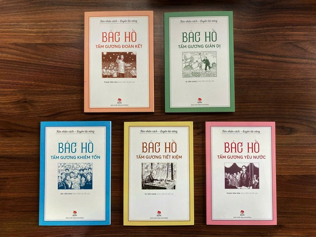 Bộ sách Rèn nhân cách - Luyện tài năng bao gồm những câu chuyện ngắn gọn, súc tích về Chủ tịch Hồ Chí Minh.