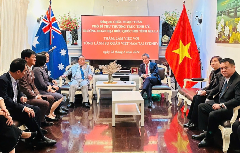 Đoàn công tác của tỉnh Gia Lai thăm và làm việc với Tổng Lãnh sự quán Việt Nam tại Sydney. Ảnh: Anh Tuấn Đoàn công tác của tỉnh Gia Lai thăm và làm việc với Tổng Lãnh sự quán Việt Nam tại Sydney. Ảnh: Anh Tuấn