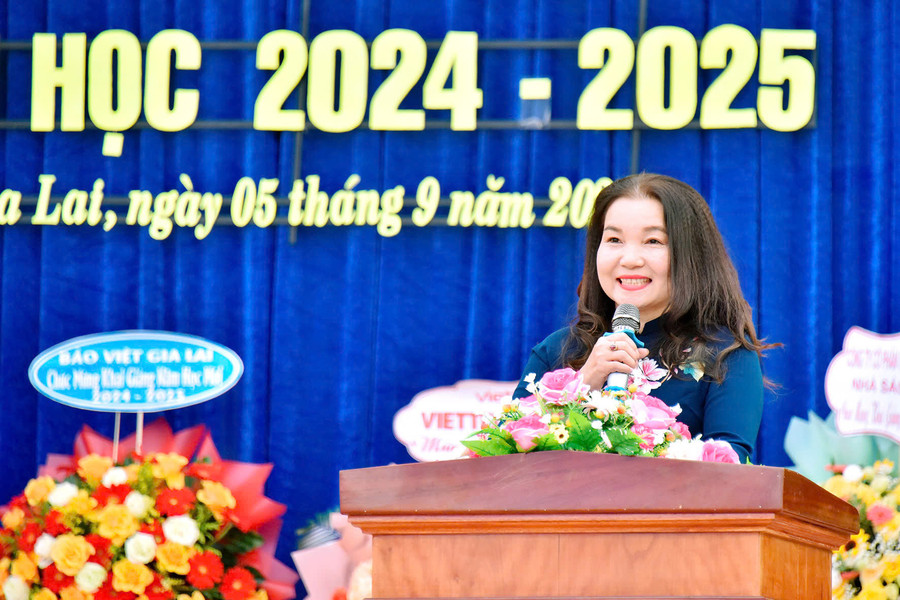 Cô Lê Thị Thu-Hiệu trưởng Trường THPT Chuyên Hùng Vương. Ảnh: Đ.T Cô Lê Thị Thu-Hiệu trưởng Trường THPT Chuyên Hùng Vương. Ảnh: Đ.T