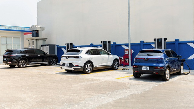 V-GREEN hỗ trợ công nghệ quản lý vận hành, quản lý thu chi, bảo trì bảo dưỡng, marketing thu hút khách hàng đến trạm sạc trong suốt quá trình triển khai hợp tác