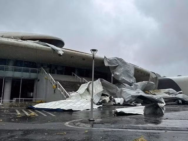 Cung quy hoạch triển lãm tỉnh Quảng Ninh bị thổi bay mái