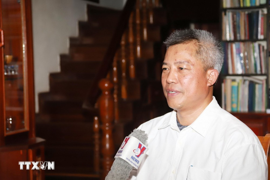 Ông Thongvanh Thongdy, học giả từng có nhiều năm sinh sống và học tập tại Việt Nam, trả lời phỏng vấn. (Ảnh: Xuân Tú/TTXVN) Ông Thongvanh Thongdy, học giả từng có nhiều năm sinh sống và học tập tại Việt Nam, trả lời phỏng vấn. (Ảnh: Xuân Tú/TTXVN)