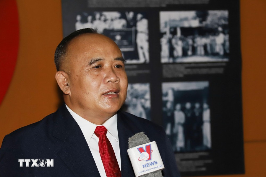 Ông Xayalath Vongyalat, Vụ trưởng Vụ Bảo tàng Kaysone Phomvihane và Di tích lãnh tụ cách mạng Lào trả lời phỏng vấn. (Ảnh: Xuân Tú/TTXVN) Ông Xayalath Vongyalat, Vụ trưởng Vụ Bảo tàng Kaysone Phomvihane và Di tích lãnh tụ cách mạng Lào trả lời phỏng vấn. (Ảnh: Xuân Tú/TTXVN)