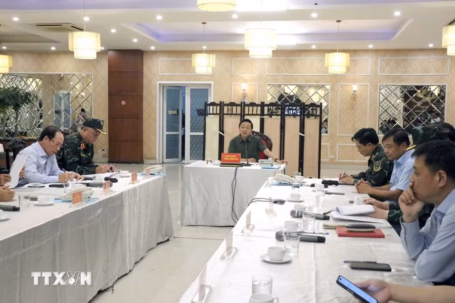 Phó Thủ tướng Trần Hồng Hà chỉ đạo tại buổi làm việc. (Ảnh: Hoàng Ngọc/TTXVN) Phó Thủ tướng Trần Hồng Hà chỉ đạo tại buổi làm việc. (Ảnh: Hoàng Ngọc/TTXVN)