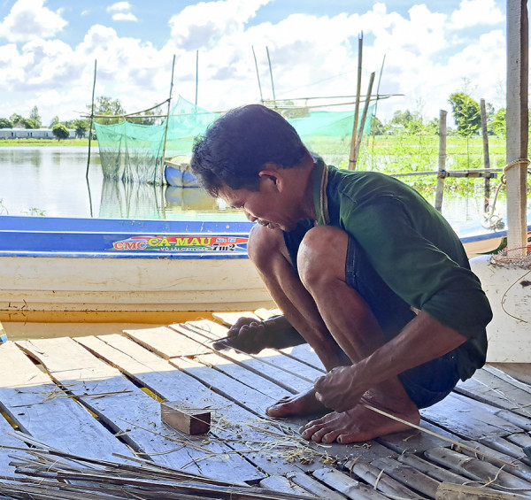 Anh Đồng Văn Lít vót cần câu. Anh Đồng Văn Lít vót cần câu.