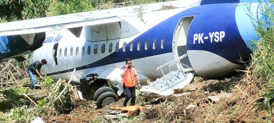 Hiện trường máy bay ở đảo Yapen, tỉnh Papua, Indonesia ngày 9-9. Ảnh: X/FL360aero